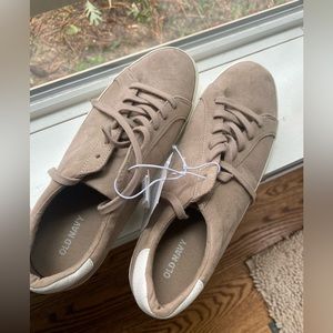 NWT Old Navy Tan Suede Sneakers size8